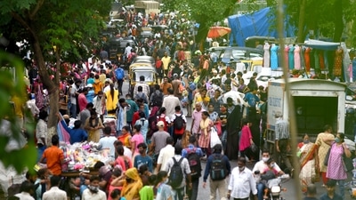 Shoppers at a weekly market in Mumbai, where all Covid norms were flouting, on Wednesday. (Vijay Bate/HT Photo)