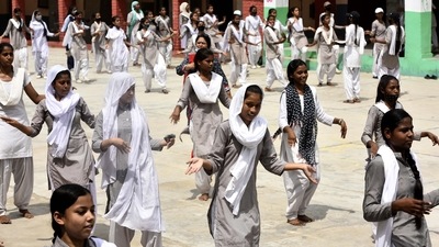 Students of Rajkia Kanya Varisht Madhmik Vidhalya rehearse for Independence Day Celebration function, at Jakub Pura in Sadar Bazar area in Gurugram.  (Vipin Kumar/Hindustan Times)