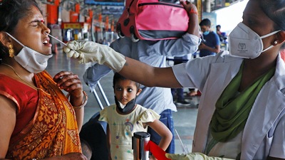 In the past 24 hours, more than 2.54 lakh samples were tested in the state, while so far, over 6.72 crore samples have been tested. (ANI Photo)