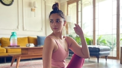 Alia Bhatt does the Ardha Matsyendrasana. Alia Bhatt does the Ardha Matsyendrasana.