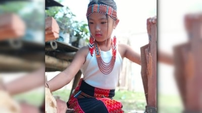 Arunachal Pradesh: The people of this north east state wear vibrant coloured shawls, wraps and skirts that have unique patterns reflecting their culture. (Instagram/@northeast_street_fashion) Arunachal Pradesh: The people of this north east state wear vibrant coloured shawls, wraps and skirts that have unique patterns reflecting their culture. (Instagram/@northeast_street_fashion)