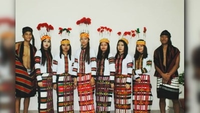 Mizoram: Mizo women wrap a piece of cloth called 'Puan' like a skirt. They also take a traditional shawl, 'Puanchei' which is worn by both men and women. (Instagram/@_chhuantei_) Mizoram: Mizo women wrap a piece of cloth called 'Puan' like a skirt. They also take a traditional shawl, 'Puanchei' which is worn by both men and women. (Instagram/@_chhuantei_)