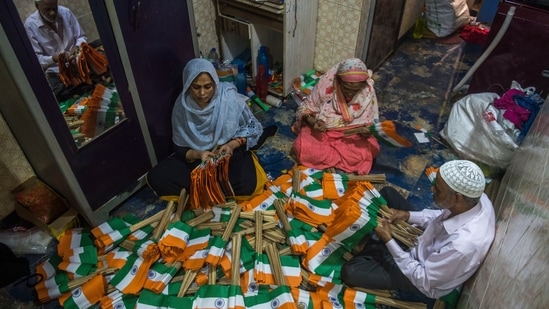 A women along with her-in-laws make environment-friendly paper Indian national flags ahead of Independence Day inside their home at Kurla, Mumbai.(Pratik Chorge/Hindustan Times)