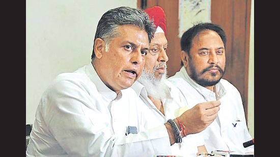 Manish Tewari, Congress’ MP from Anandpur Sahib, addressing the media at the Circuit House, in Ludhiana on Saturday . (Gurpreet Singh/HT)