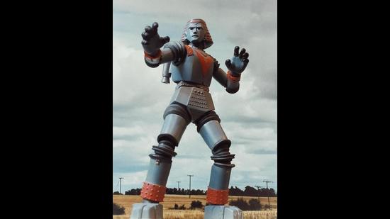 Come on, Giant Robot, shoot bullets from your fingertips. (TV Asahi) Come on, Giant Robot, shoot bullets from your fingertips. (TV Asahi)