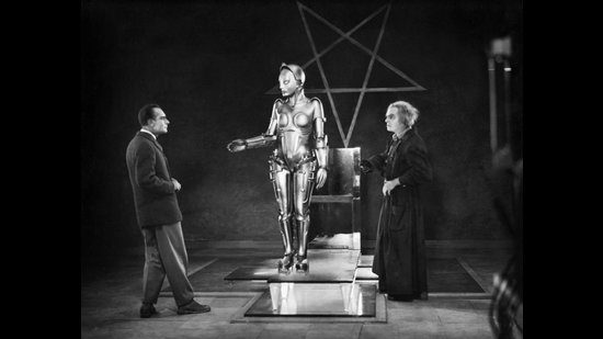 Don’t hate Maria from Metropolis. Blame the men who were so entranced that they were willing to leave their jobs and families for her. (UFA) Don’t hate Maria from Metropolis. Blame the men who were so entranced that they were willing to leave their jobs and families for her. (UFA)