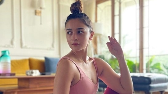 Alia Bhatt's yoga mantra is 'twist and glow' as she does Ardha Matsyendrasana in new post(Instagram/@anshukayoga)