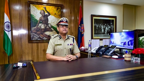 Asthana told officers that he will also see if duties of law and order and investigation can be separated for all officers at police station.(PTI) Asthana told officers that he will also see if duties of law and order and investigation can be separated for all officers at police station.(PTI)