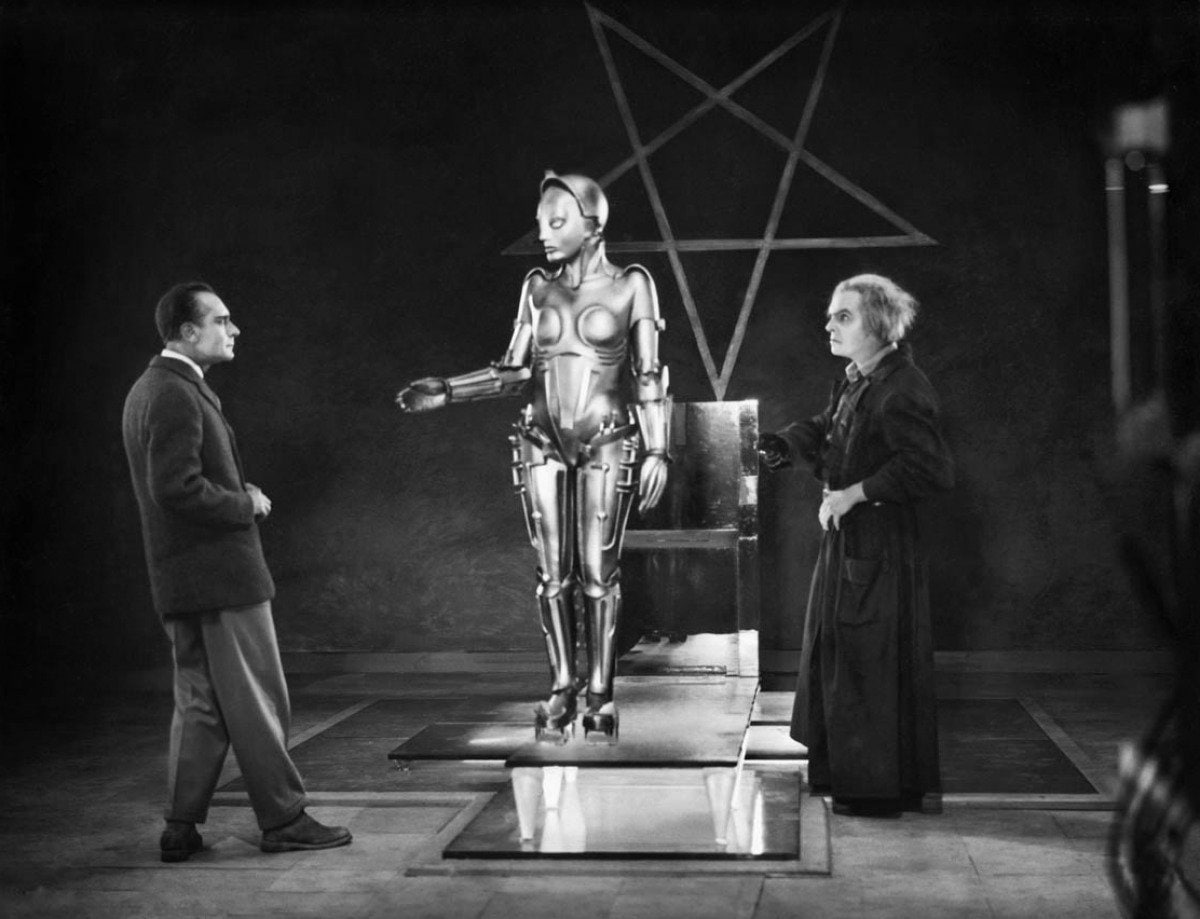 Don’t hate Maria from Metropolis. Blame the men who were so entranced that they were willing to leave their jobs and families for her. (UFA) Don’t hate Maria from Metropolis. Blame the men who were so entranced that they were willing to leave their jobs and families for her. (UFA)
