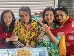 Farah Khan poses with Mumtaz, Reena Roy and Mallika. 