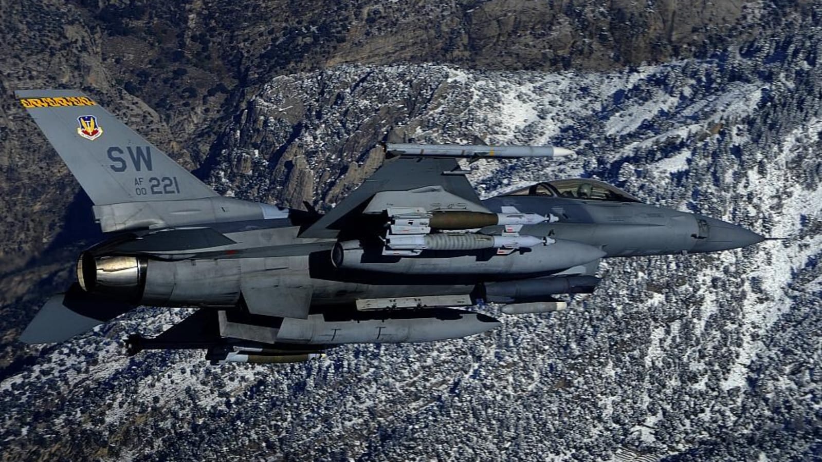 US flies F-16s over Kabul as Taliban reneges on Afghan peace | World News - Hindustan Times