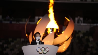 Tokyo 2020 Olympics - The Tokyo 2020 Olympics Closing Ceremony - Olympic Stadium, Tokyo, Japan - August 8, 2021. Tokyo 2020 President Seiko Hashimoto delivers a speech in front of the Olympic torch Pool via REUTERS/Dan Mullan (Pool via REUTERS)