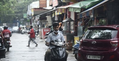 A commuter seen outside the Vyapar Kendra market, in Gurugram ( Parveen Kumar/Hindustan Times) A commuter seen outside the Vyapar Kendra market, in Gurugram ( Parveen Kumar/Hindustan Times)