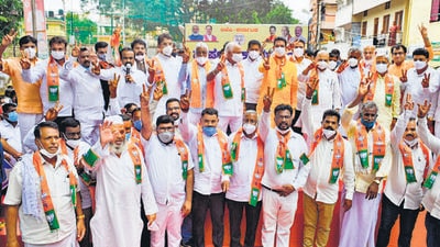 Karnataka, Aug 05 (ANI): Expelled BSP leader N Mahesh joins the BJP party in presence of in the presence of Karnataka CM Basavaraj Bommai, in Bengaluru on Thursday. (ANI Photo) (ANI) Karnataka, Aug 05 (ANI): Expelled BSP leader N Mahesh joins the BJP party in presence of in the presence of Karnataka CM Basavaraj Bommai, in Bengaluru on Thursday. (ANI Photo) (ANI)