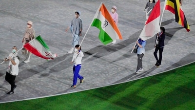 Tokyo: Bronze medalist Bajrang Punia holds the Indian flag at the Olympics Stadium during the closing ceremony of the Summer Olympics 2020, in Tokyo, Sunday, Aug. 8, 2021. (PTI Photo/Gurinder Osan) (PTI08_08_2021_000110B) (PTI)