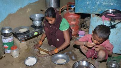 Besides the free first refill and a stove along with a deposit-free gas connection, the scheme in its new form will have provision for online application. A migrant family can also get separate gas connections. (AFP PHOTO.) Besides the free first refill and a stove along with a deposit-free gas connection, the scheme in its new form will have provision for online application. A migrant family can also get separate gas connections. (AFP PHOTO.)
