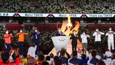 International Olympic Committee's President Thomas Bach and Seiko Hashimoto, president of the Tokyo Organizing Committee of the Olympic and Paralympic Games make the sign of a heart with their hands during the closing ceremony in the Olympic Stadium at the 2020 Summer Olympics, Sunday, Aug. 8, 2021, in Tokyo, Japan. (Dan Mullen/Pool Photo via AP)) (AP)