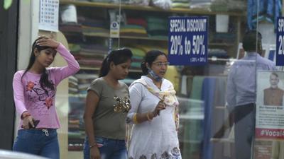As people continue to flout mask rules, officials said they would be denied service at government and private establishments if they are not adhering to the norms. (Praveen Kumar/HT Photo) As people continue to flout mask rules, officials said they would be denied service at government and private establishments if they are not adhering to the norms. (Praveen Kumar/HT Photo)