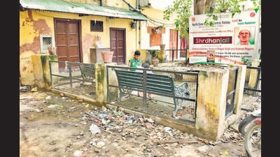 Members of the Shaheed Sukhdev Thapar Memorial Trust have been making rounds of various government offices to get the property some attention, but in vain. (Harsimar Pal Singh/HT) Members of the Shaheed Sukhdev Thapar Memorial Trust have been making rounds of various government offices to get the property some attention, but in vain. (Harsimar Pal Singh/HT)