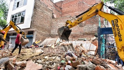 Delhi Chief Minister Arvind Kejriwal took to Twitter to say he was monitoring the situation. "This accident of house collapse is very sad. All possible help is being provided for relief and rescue. I am continuously monitoring the incident through the district administration," Kejriwal said in a tweet in Hindi. (HT Photo) Delhi Chief Minister Arvind Kejriwal took to Twitter to say he was monitoring the situation. "This accident of house collapse is very sad. All possible help is being provided for relief and rescue. I am continuously monitoring the incident through the district administration," Kejriwal said in a tweet in Hindi. (HT Photo)