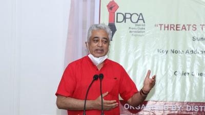 Senior journalist Rajdeep Sardesai addressing media persons at an event that District Press Clubs Association, Rupnagar, had organised on Sunday. (HT Photo) Senior journalist Rajdeep Sardesai addressing media persons at an event that District Press Clubs Association, Rupnagar, had organised on Sunday. (HT Photo)