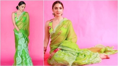 In another event, Kiara went all desi as she posed in an embroidered green saree. (Instagram/@kiaraaliaadvani)
