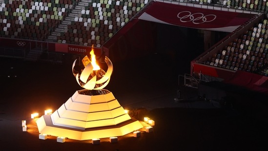 Tokyo 2020 Olympics - The Tokyo 2020 Olympics Closing Ceremony - Olympic Stadium, Tokyo, Japan - August 8, 2021. The Olympic flames is seen during the closing ceremony. REUTERS/Fabrizio Bensch(REUTERS)