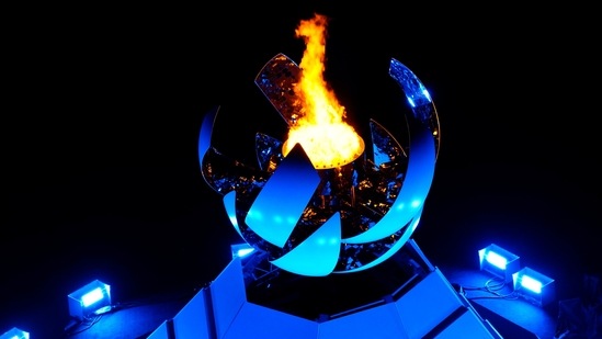 Tokyo 2020 Olympics - The Tokyo 2020 Olympics Closing Ceremony - Olympic Stadium, Tokyo, Japan - August 8, 2021. The Olympic flames is seen during the closing ceremony. REUTERS/Fabrizio Bensch(REUTERS)
