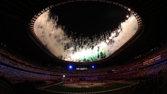 Tokyo 2020 Olympics - The Tokyo 2020 Olympics Closing Ceremony - Olympic Stadium, Tokyo, Japan - August 8, 2021. Fireworks explode at the end of the closing ceremony REUTERS/Amr Abdallah Dalsh(REUTERS)