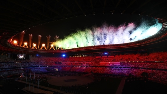 Tokyo 2020 Olympics - The Tokyo 2020 Olympics Closing Ceremony - Olympic Stadium, Tokyo, Japan - August 8, 2021. Fireworks during the ceremony REUTERS/Bernadett Szabo(REUTERS)
