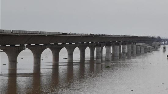 The 5.50km-long Digha-AN Sinha Institute stretch of the Ganga Pathway in Patna on Sunday. (Santosh Kumar/Ht Photo)