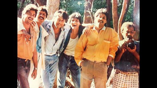 Jackie Shroff (middle) with (from left) Kuldip, Pramod Podar, Sanjeev Chitre, Ramesh Patel and Arvind Jackie Shroff (middle) with (from left) Kuldip, Pramod Podar, Sanjeev Chitre, Ramesh Patel and Arvind