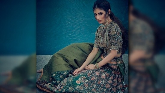 Mouni posed in an embellished emerald green lehenga for a wedding magazine photoshoot.(Instagram/@imouniroy)