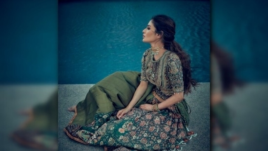 With hair tied in a messy ponytail, Mouni aced the smokey eye look with nude lips.(Instagram/@imouniroy)