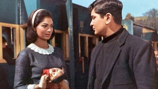 Rishi Kapoor made his debut in Mera Naam Joker. Rishi Kapoor made his debut in Mera Naam Joker.
