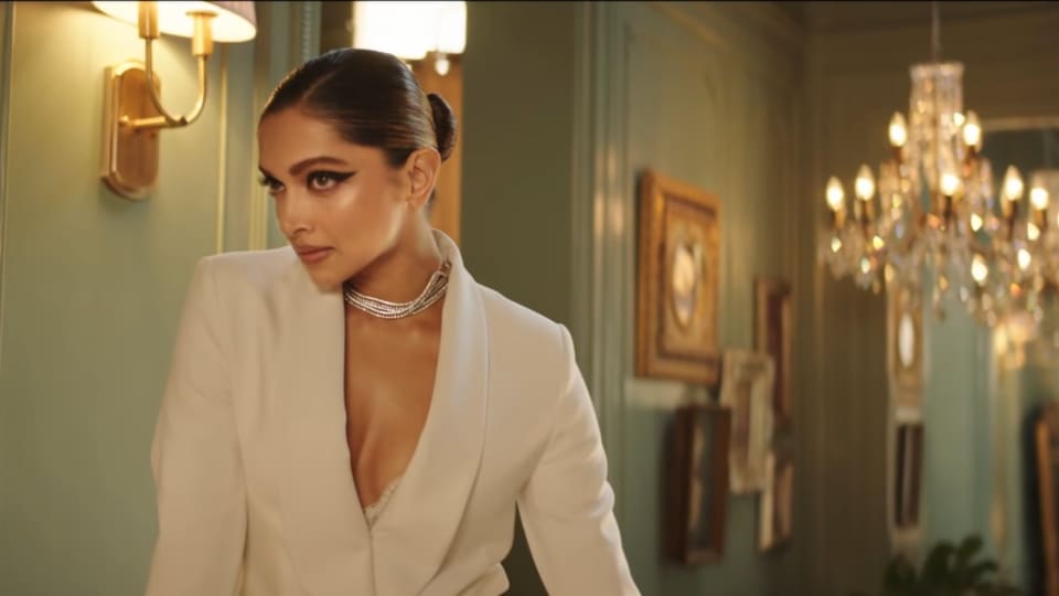 Deepika teamed the blazer with silver choker. (YouTube/asianpaints) Deepika teamed the blazer with silver choker. (YouTube/asianpaints)