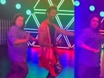 Hrithik Roshan and Farah Khan dance on Ek Pal Ka Jeena. 