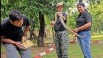 (From left) Aditya Tiwari, Prachi Tiwari and Devyani Singh rescuing a snake in Lucknow. (Deepak Gupta/HT Photo) (From left) Aditya Tiwari, Prachi Tiwari and Devyani Singh rescuing a snake in Lucknow. (Deepak Gupta/HT Photo)