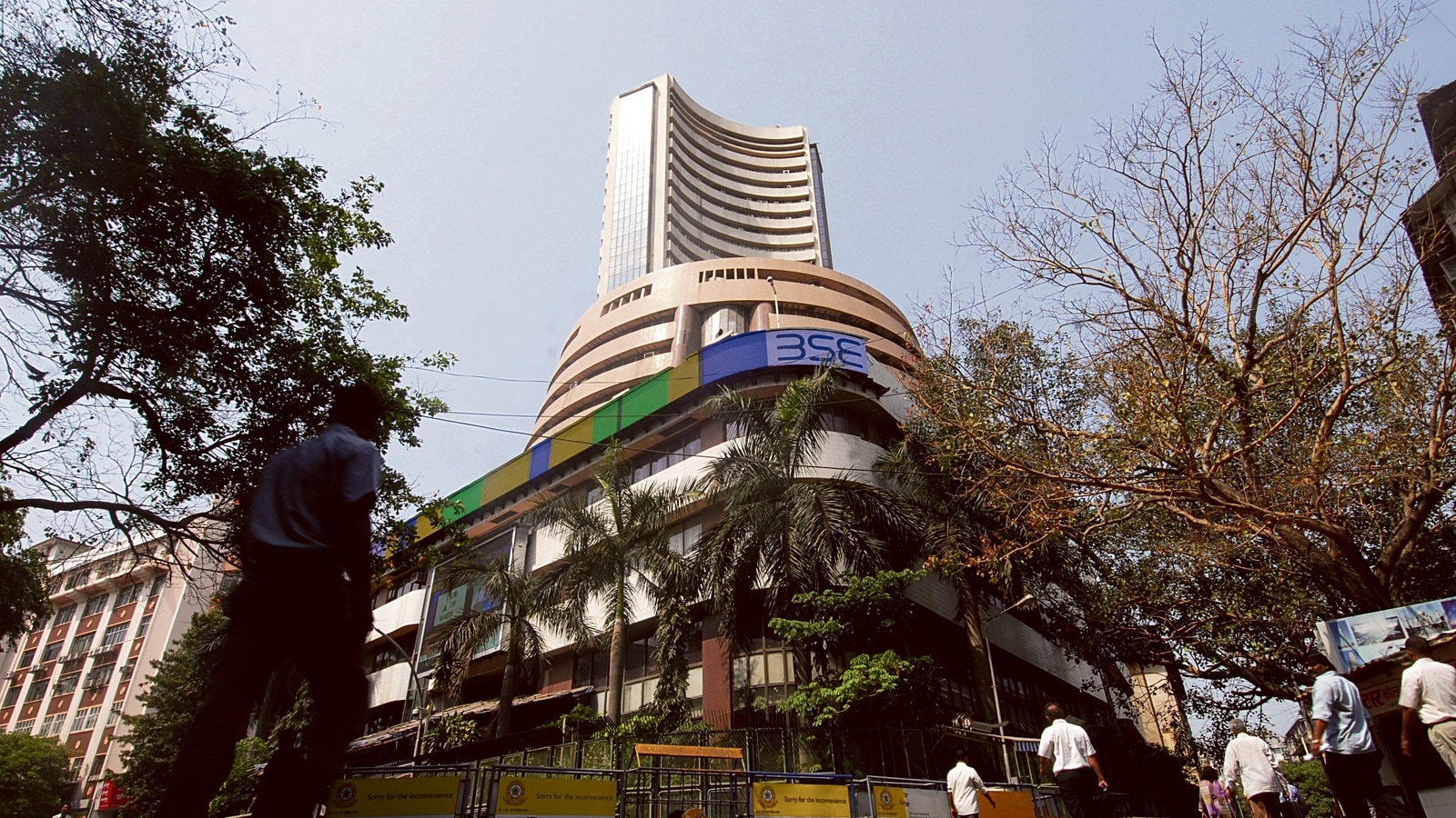 Closing bell: Post repo rate hike, Sensex falls 215 points, Nifty ends at 18,560