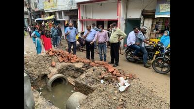 Health officials during inspection of Balu Adda area in Lucknow (Sourced) Health officials during inspection of Balu Adda area in Lucknow (Sourced)