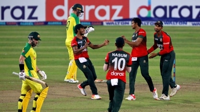 Bangladesh's Shakib Al Hasan celebrates with his teammates after taking the wicket of Australia's captain Matthew Wade (REUTERS)