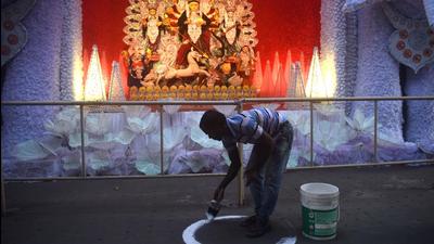 The Odisha government said puja pandals would need to be covered on three sides while the 4th side would be covered in a way so as not to allow any public view of the idols. (HT PHOTO.) The Odisha government said puja pandals would need to be covered on three sides while the 4th side would be covered in a way so as not to allow any public view of the idols. (HT PHOTO.)