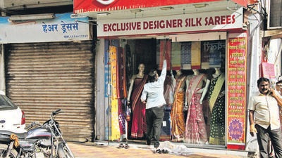 Shopkeepers closing up at 4pm, like this store owner on Kumthekar road, are now things of the past as the new rules allow stores to operate till 8pm. Pune sees rollback of Covid curbs, with rider (RAVINDRA JOSHI/HT) Shopkeepers closing up at 4pm, like this store owner on Kumthekar road, are now things of the past as the new rules allow stores to operate till 8pm. Pune sees rollback of Covid curbs, with rider (RAVINDRA JOSHI/HT)
