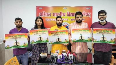 ABVP functionaries with the poster of the ‘ek gaon, ek tiranga’ campaign. (HT Photo) ABVP functionaries with the poster of the ‘ek gaon, ek tiranga’ campaign. (HT Photo)