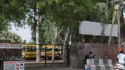 Officials said that a private school, roadside vendors and people running food stalls have encroached a one-kilometre stretch. (HT Archive) Officials said that a private school, roadside vendors and people running food stalls have encroached a one-kilometre stretch. (HT Archive)