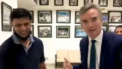 Rahul Dravid with British High Commissioner to India Alex Ellis in Bengaluru (Twitter)
