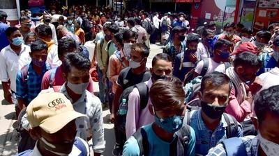 Karnataka, Aug 09 (ANI): Passengers in large numbers arrive at City Railway Station from various parts of the country, in Bengaluru on Monday. (ANI Photo) (Shashidhar Byrappa)
