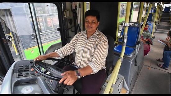 Delhi Transport Corporation’s (DTC) first woman driver Vankadarath Saritha, at Sarojni Nagar DTC Bus Depot in New Delhi.(HT Photo)