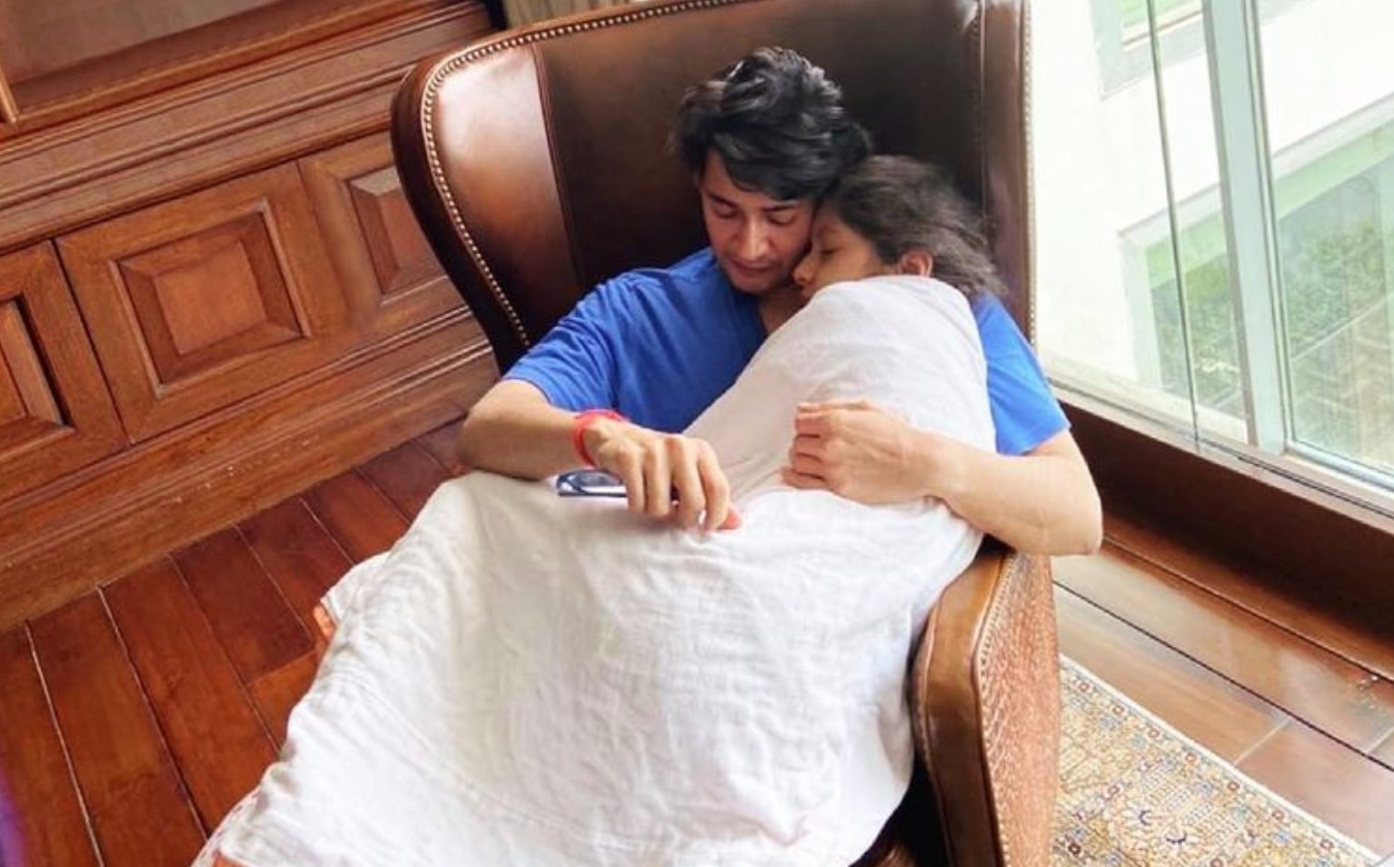 Mahesh Babu with his daughter. Mahesh Babu with his daughter.