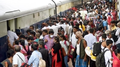 Passengers rush to board a train at Patna Junction (Santosh Kumar /Hindustan Times) Passengers rush to board a train at Patna Junction (Santosh Kumar /Hindustan Times)
